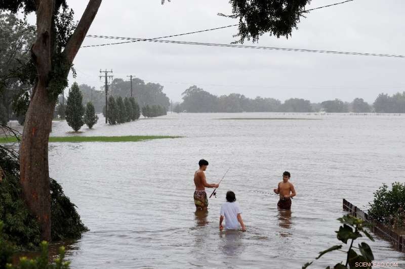 Australia Orders 200,000 Evacuations Amid Floods; Sydney Escapes Disaster