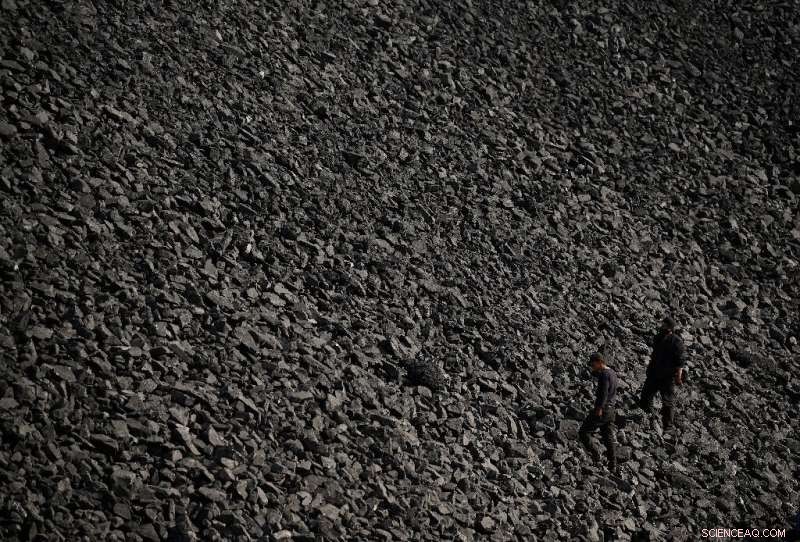 China Struggles to Cut Coal Use as Economy Slows, Raising Climate Concerns