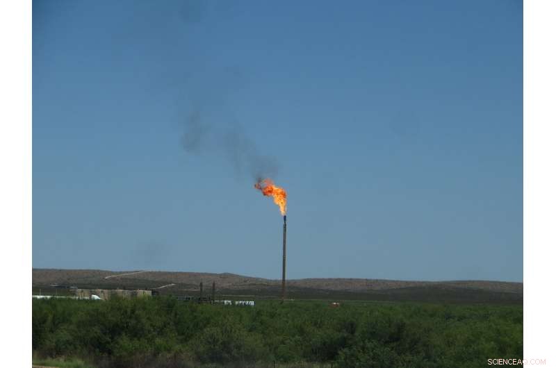 Study Links Natural Gas Flaring to Premature Deaths in U.S. Oil & Gas Regions