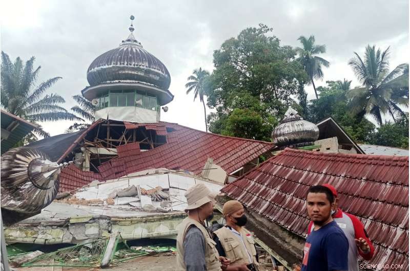Magnitude 6.2 Earthquake Strikes Sumatra, 7 Fatalities Reported
