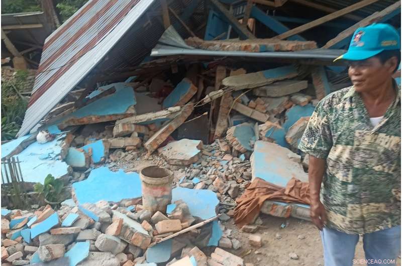 Magnitude 6.2 Earthquake Strikes Sumatra, 7 Fatalities Reported