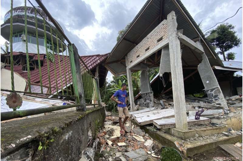 Magnitude 6.2 Earthquake Strikes Sumatra, 7 Fatalities Reported
