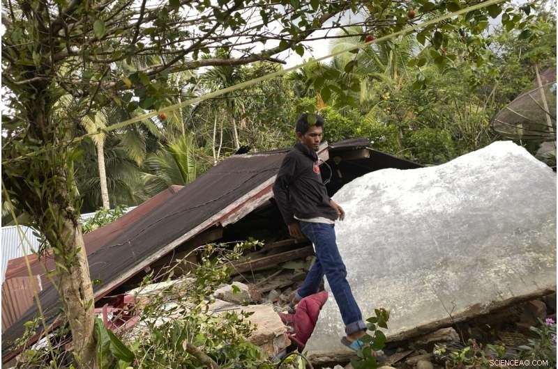 Magnitude 6.2 Earthquake Strikes Sumatra, 7 Fatalities Reported