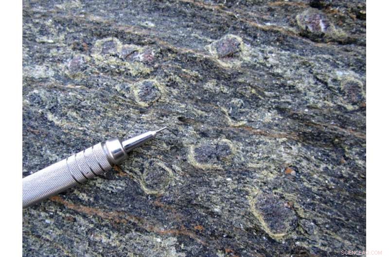 Mineral Dating Uncovers Key Insights into Earth s Subduction Processes