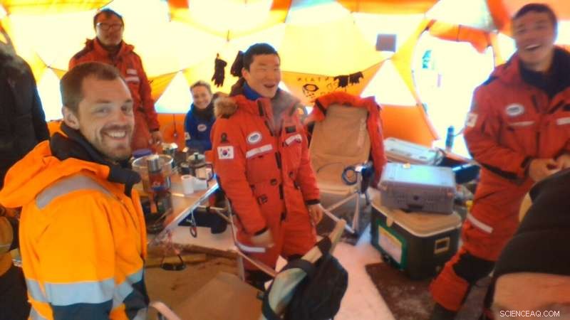 Large Iceberg Impedes Scientists’ Investigation of Thwaites Glacier Collapse