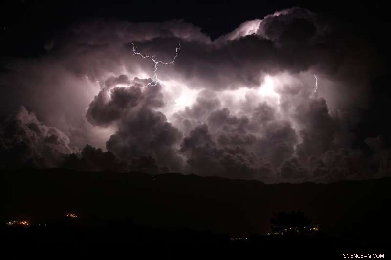 U.S. Lightning Megaflash Traces 770 km, Breaking Global Record