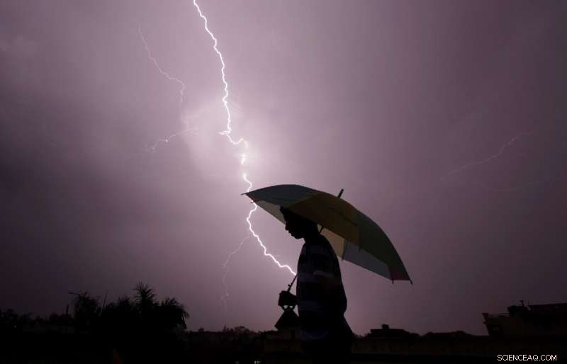 U.S. Lightning Megaflash Traces 770 km, Breaking Global Record