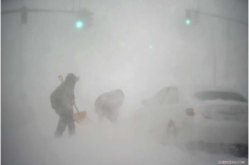 Massive Nor easter Hits East Coast: Heavy Snow, Winds, Flooding