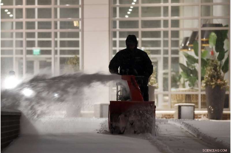 Massive Nor easter Hits East Coast: Heavy Snow, Winds, Flooding