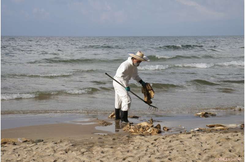 Strong Winds and Cleanup Operations Keep Oil Spill from Reaching Thailand’s Resort Island