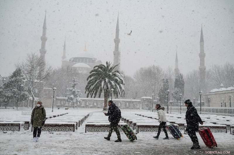 Istanbul Airport Closes Amid Heavy Snow; City in Standstill