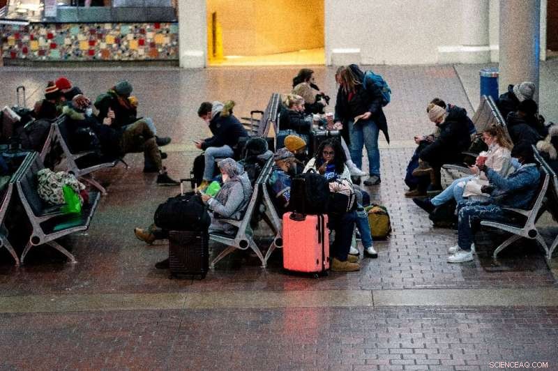 Massive Winter Storm Disrupts Travel & Power Across Eastern US and Canada