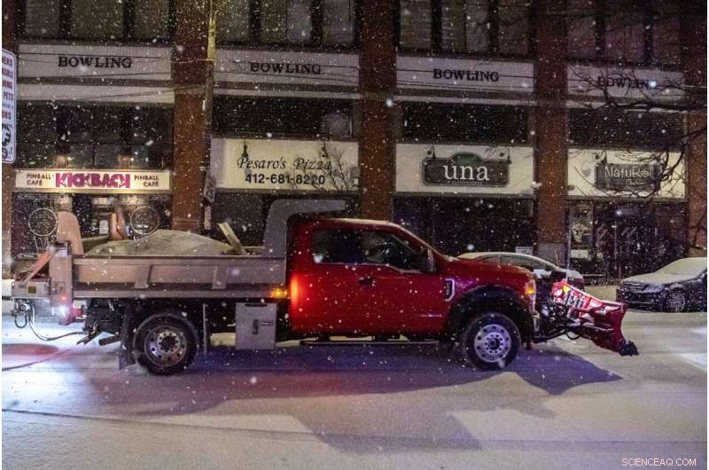 Intense Winter Storm Brings Heavy Snow, Thunderstorms to Northeast US