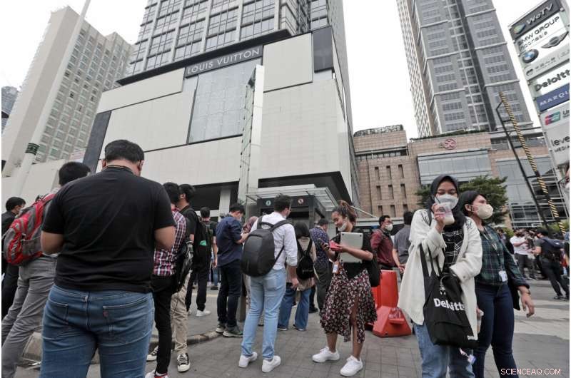 Jakarta Shaken by Strong Earthquake, No Tsunami Threat Confirmed