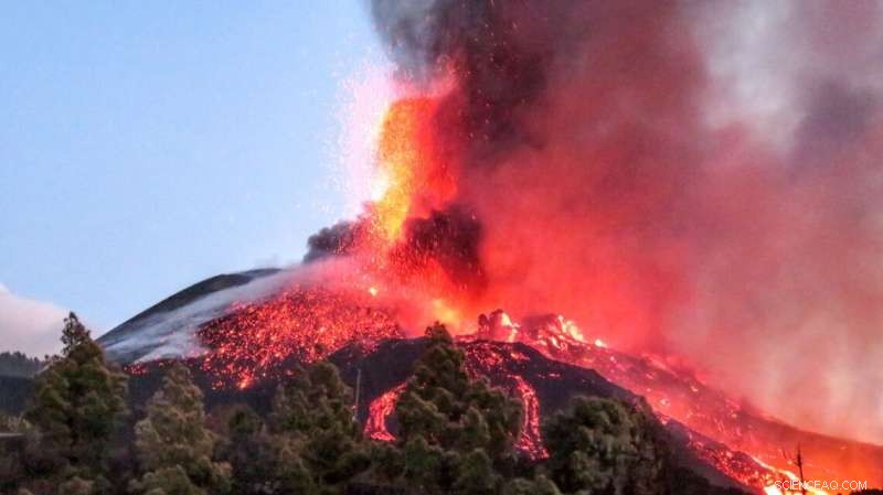 Scientists Reflect on Their Safe Visit to the Erupting Cumbre Vieja Volcano