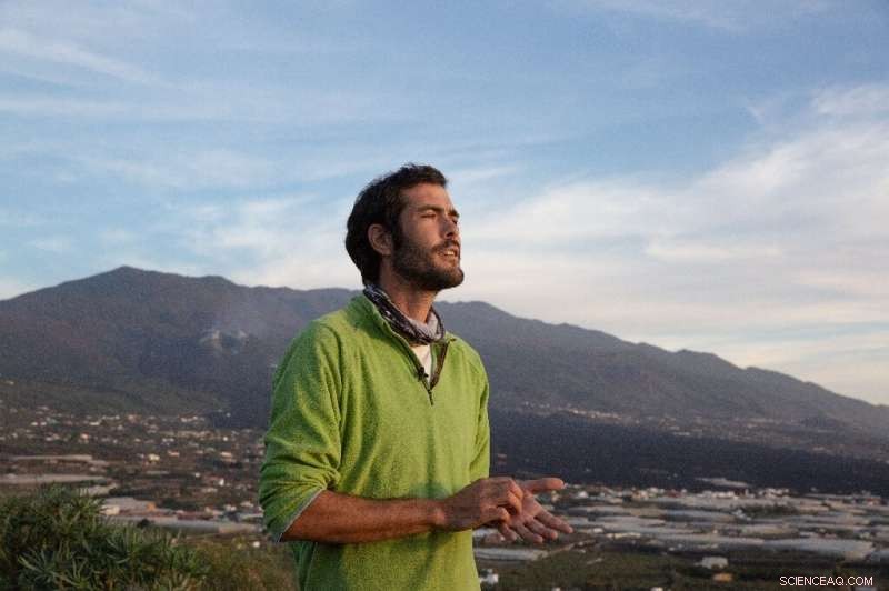 La Palma Residents Rebuild Homes Amid Ash After Cumbre Vieja Eruption