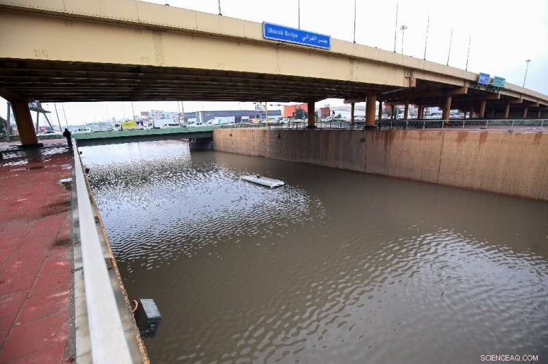 Gulf Arab Nations Brace for Heavy Rains Amid Flood Threat