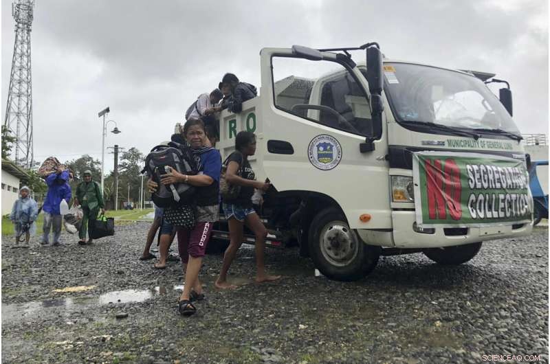 Typhoon Rai Strikes Philippines, Evacuating Over 100,000 Residents