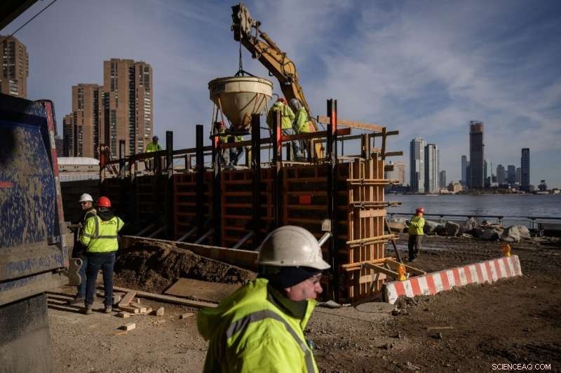 New York Builds $1.45B Seawall to Counter Climate‑Induced Flooding
