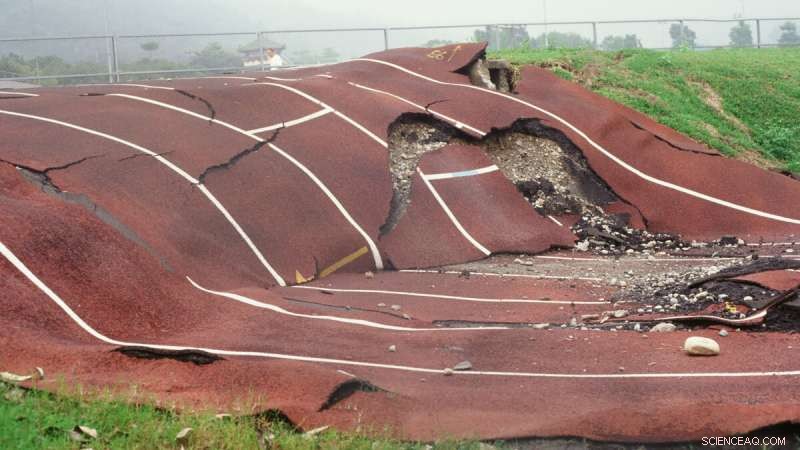 New Numerical Model Accurately Simulates Crustal Folding During the Entire Earthquake Cycle