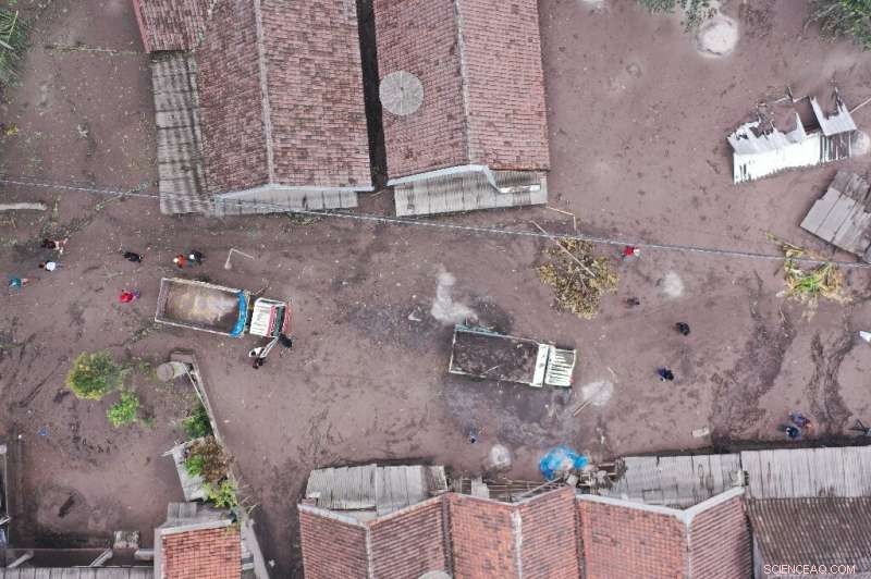 Mount Semeru Erupts Again, Hindering Rescue Efforts in Indonesia