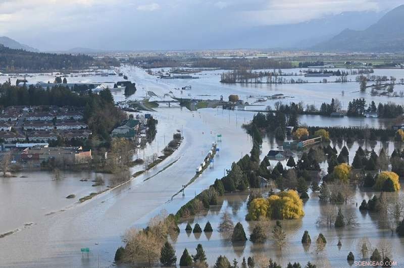 Canada s Pacific Coast Floods: Rising Death Toll and Emergency Response