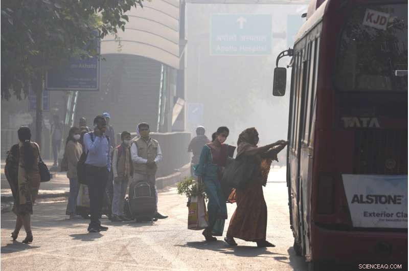New Delhi Schools Shut Down Amid Severe Smog; Authorities Explore Lockdown Measures