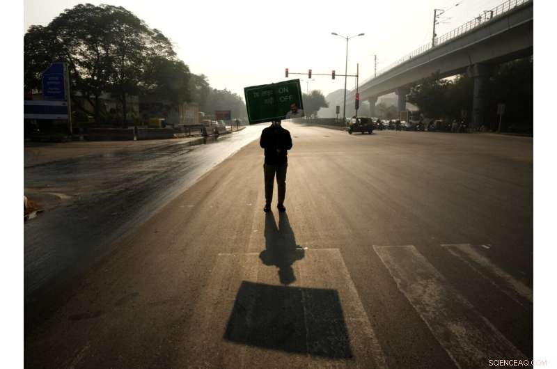 New Delhi Schools Shut Down Amid Severe Smog; Authorities Explore Lockdown Measures