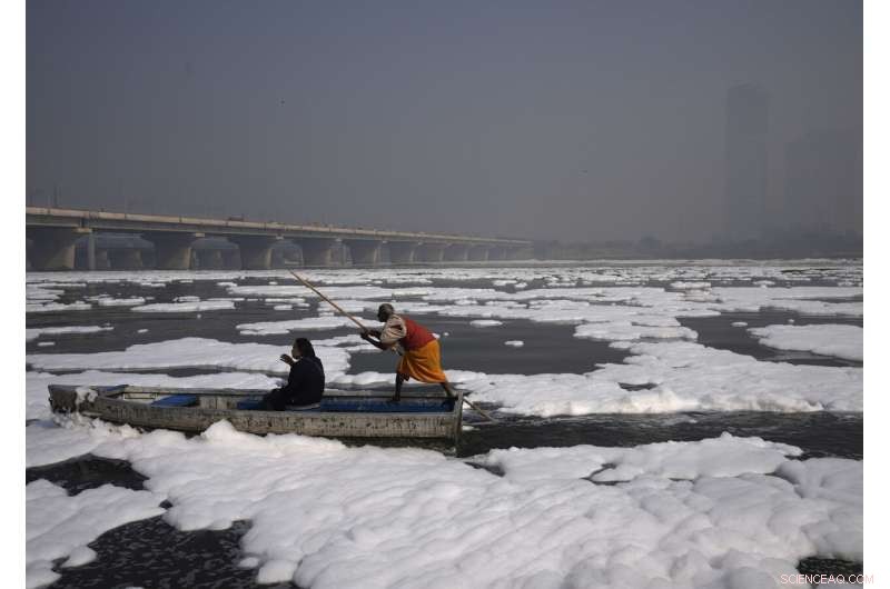 New Delhi Schools Shut Down Amid Severe Smog; Authorities Explore Lockdown Measures