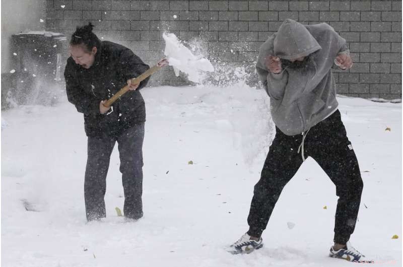 Early Snowstorm Blankets Beijing, Disrupting Travel and Roadways