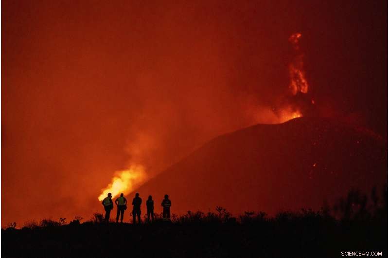 La Palma Volcano Ash Forces Residents Indoors Amid Ongoing Eruption