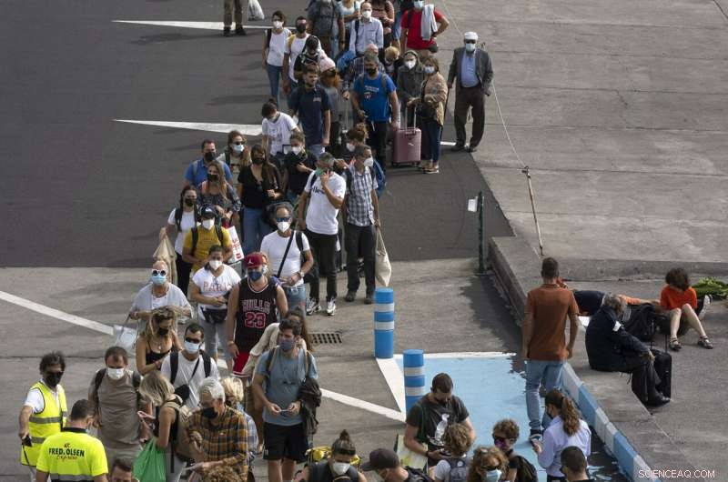 La Palma Volcano Ash Forces Residents Indoors Amid Ongoing Eruption