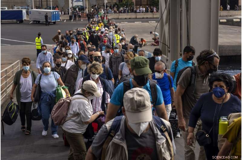 La Palma Volcano Ash Forces Residents Indoors Amid Ongoing Eruption