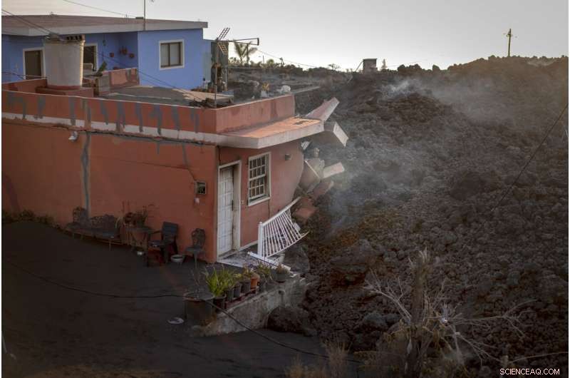 La Palma Volcano Ash Forces Residents Indoors Amid Ongoing Eruption