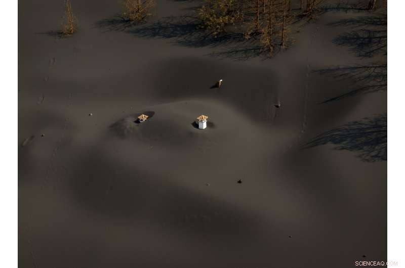 La Palma Volcano Continues to Erupt, Ash Blankets Island