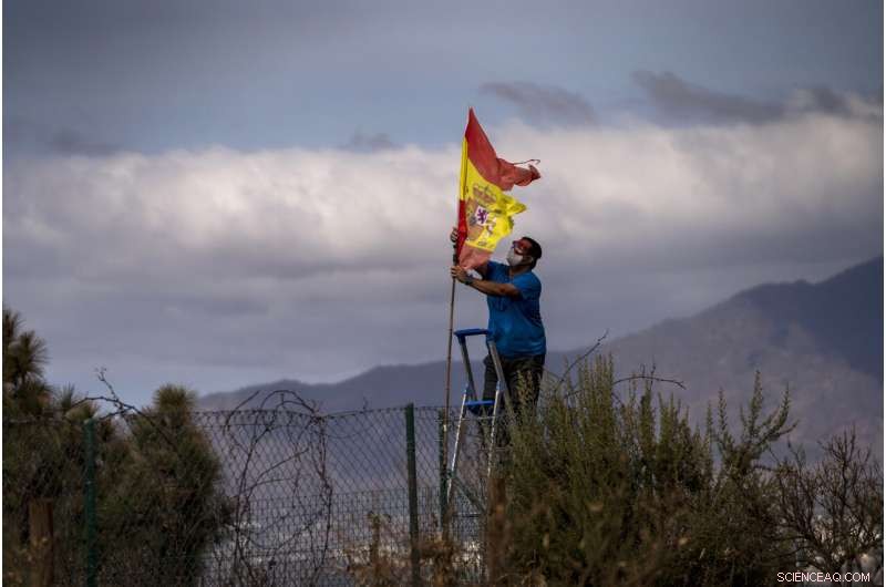 La Palma Volcano Continues to Erupt, Ash Blankets Island