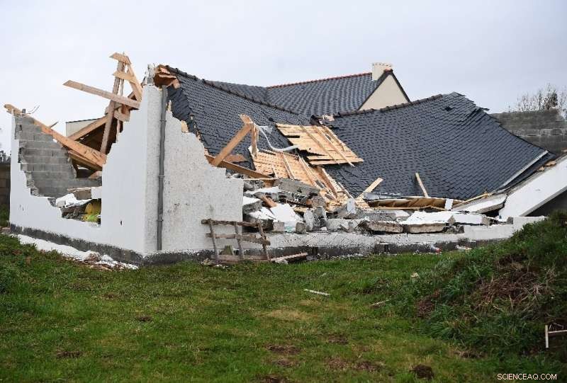 Aurore Storm Devastates Northern Europe, Claims Four Lives in Poland