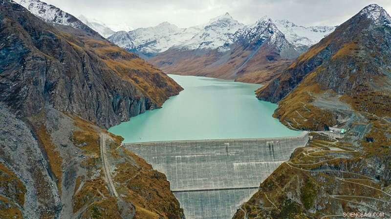 Scientists Investigate Methane Release from Reservoirs