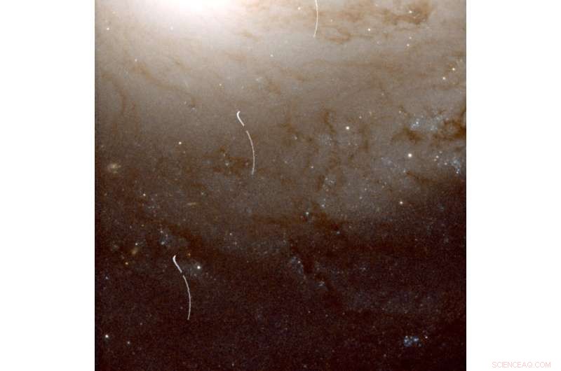 AI & Citizen Scientists Reveal 1,701 Asteroid Trails in Two-Decade Hubble Archive