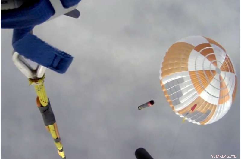 Helicopter Recovers Rocket During Launch at New Zealand s Mahia Peninsula