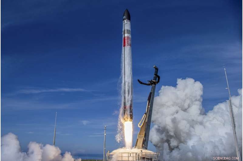 Helicopter Recovers Rocket During Launch at New Zealand s Mahia Peninsula