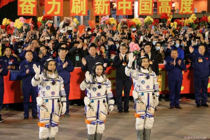 Three Chinese Astronauts Complete 183‑Day Mission, Return Safely to Earth