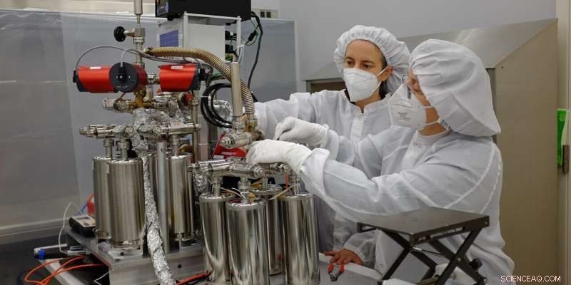 Scientists Recover Gases from 1972 Lunar Soil Vault