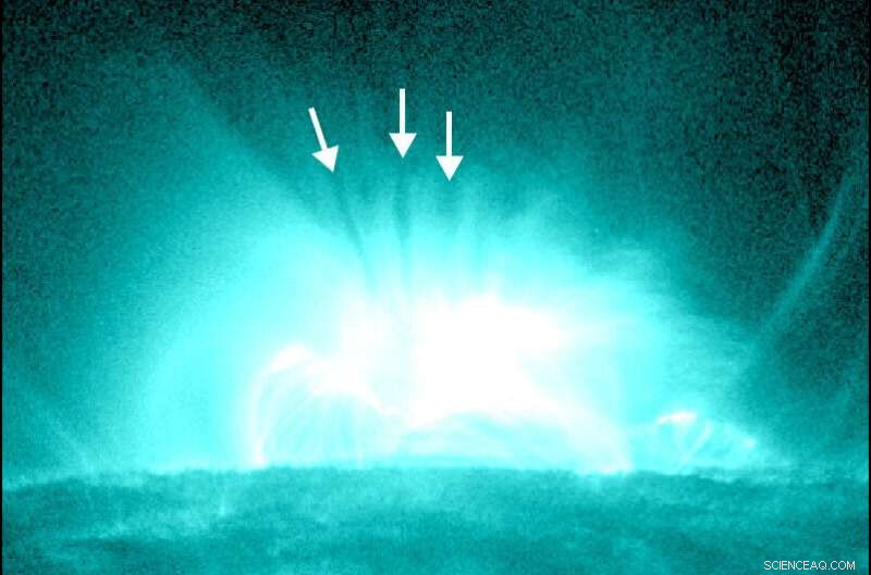 Scientists Uncover the Mystery Behind Finger‑Like Features in Solar Flares