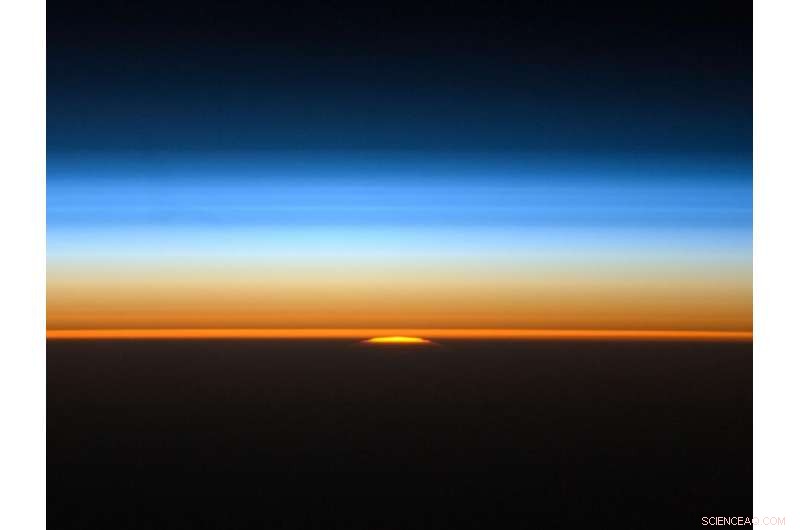 NASA Studies Smoke Trails from Tiny Meteors in Earth s Atmosphere