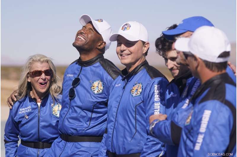 Michael Strahan Soars to Space with Alan Shepard’s Daughter – A Historic Moment