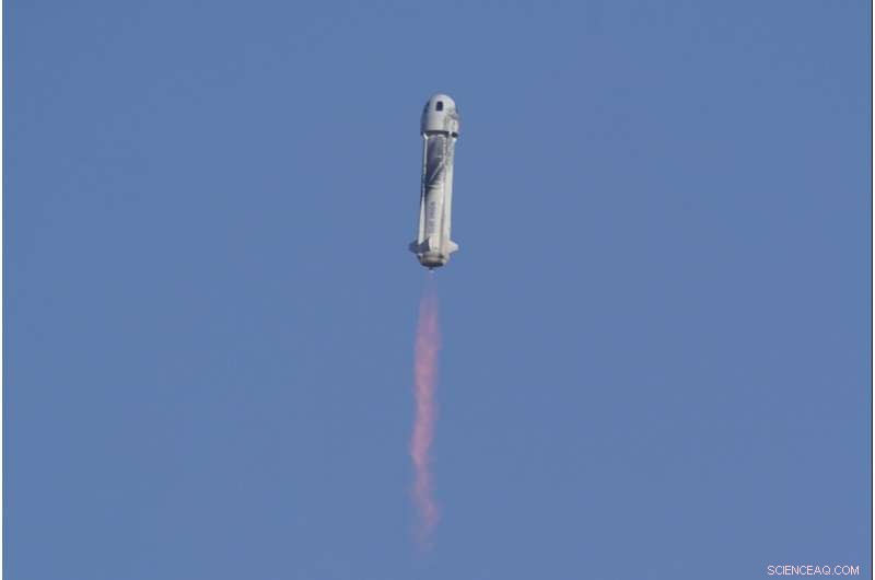 High Winds Postpone Michael Strahan s Spaceflight with Five Fellow Passengers