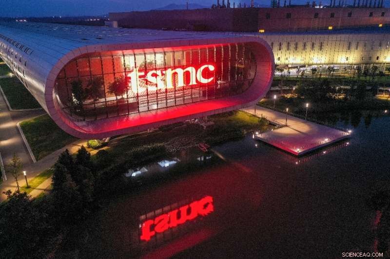 TSMC Beats Q3 Revenue Estimates as Competitors Caution on Consumer Demand