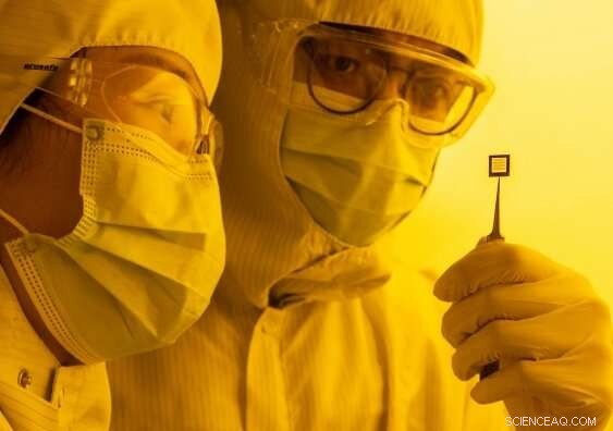 New Transparent Dielectric Enables Ultra‑Compact, Flexible Transistors
