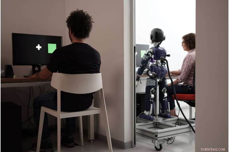 Robot Response Time Variability Enhances Human-Like Perception